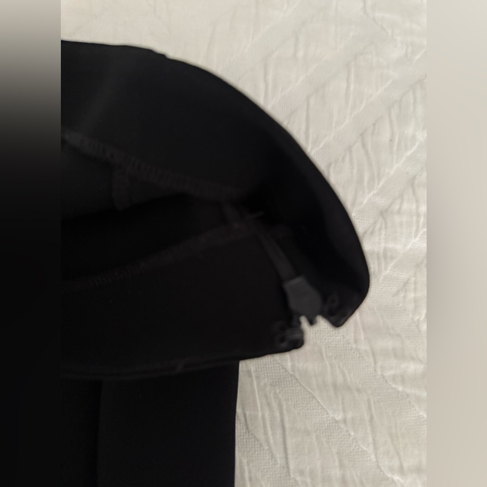 Cinq à Sept Black Belted Pants - Size 6 - Picture 5 of 6